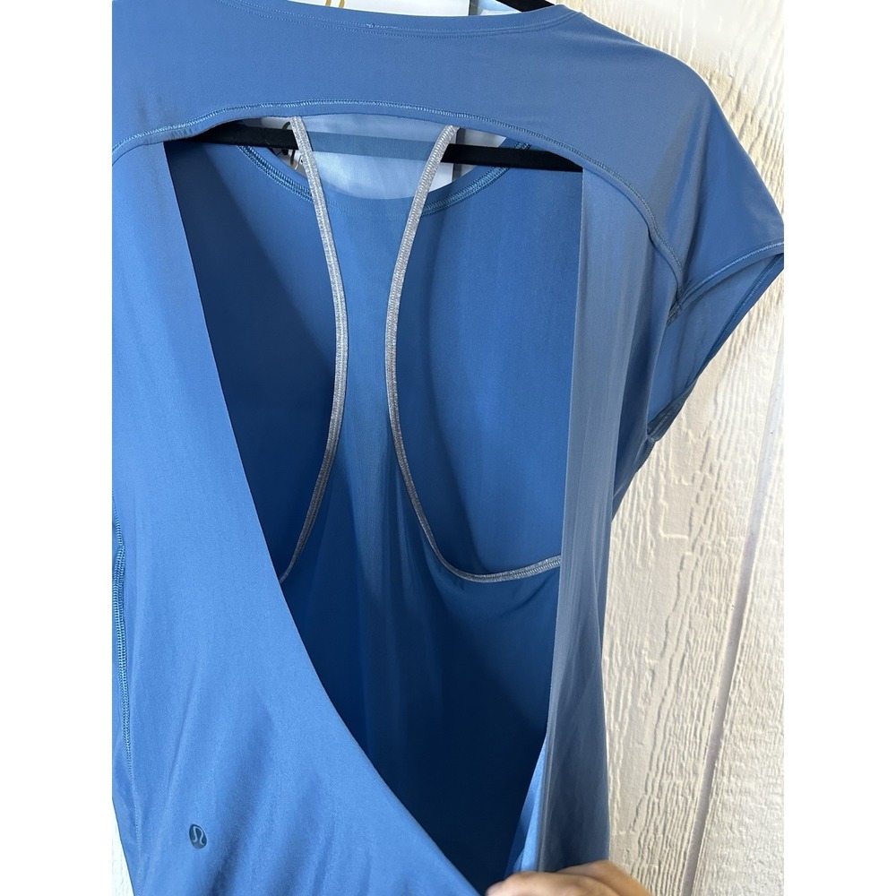 Lululemon Women's Blue Mesh Racer Cut Out Back Active Workout Wear Shirt Size M